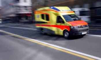 Kočevje: Voznik e-kolesa v življenjski nevarnosti