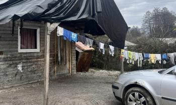 Kočevec opozarja na dogajanje v romskem naselju: »Če bi tak hrup prihajal iz moje...