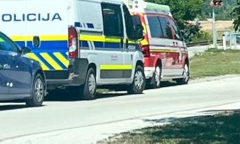 Prometna nesreča v Stari Cerkvi: poškodoval se je mopedist