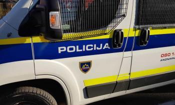 Kočevski policisti odvzeli prostost osebi, sodišče odredilo...