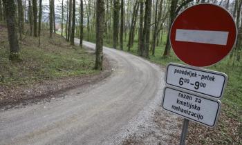 Vozniki spoštujejo ukrep: redarji po zapori lokalnih cest na Škofljici ostali brez...