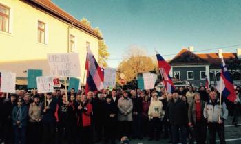Migrantskih centrov ne bo! Črnomlju je uspešno uspelo preprečiti, ostali niso bili...
