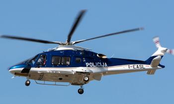 Pohodnik padel v prepad, s helikopterjem odpeljan v UKC...